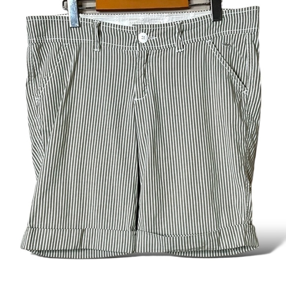 ABERCROMBIE & FITCH Cotton Jade / White Striped Cuffed Shorts US Sz 8 - Picture 1 of 10